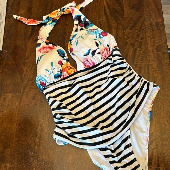 Cupshe 1X old Floral and Stripe Halter Tummy Control One Piece Swimsuit NWT - Picture 7 of 10